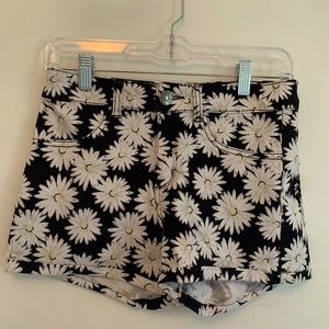 Daisy shorts!